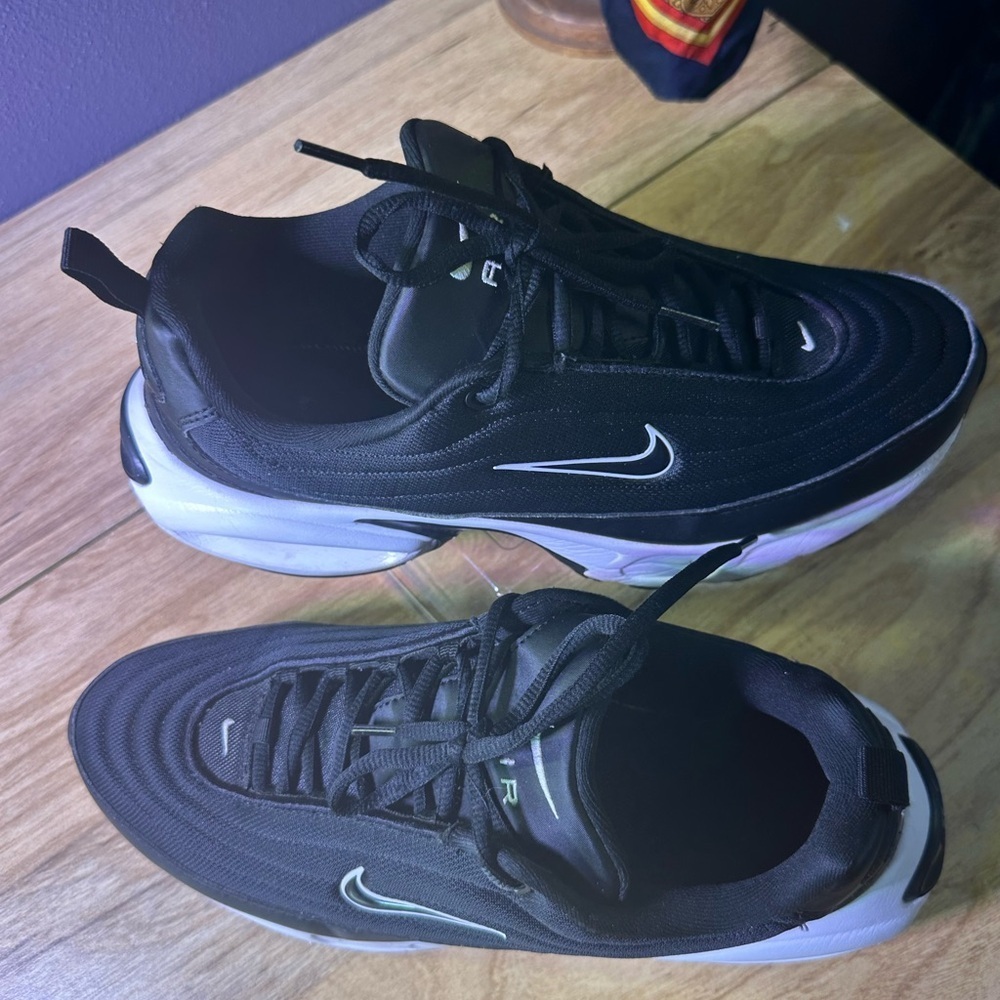 Nike Black Athletic Shoes - Picture 5 of 12